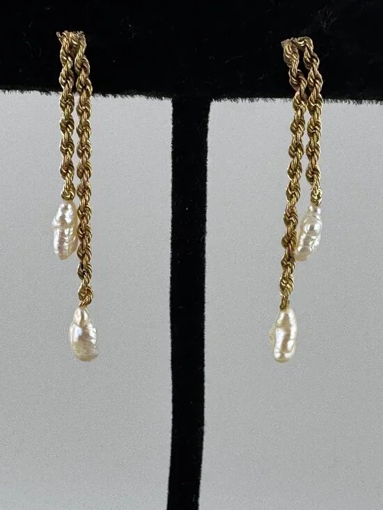 Vintage NOS from the 1980's 14 Karat Yellow Gold 2MM rope chain Drop Earrings - Picture 4 of 5